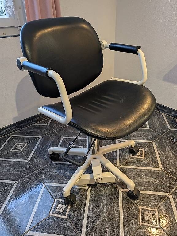 Lettini & sedie per cosmetici: Coiffeur Ausstattung  – Usato da Mels venduto da key510 2