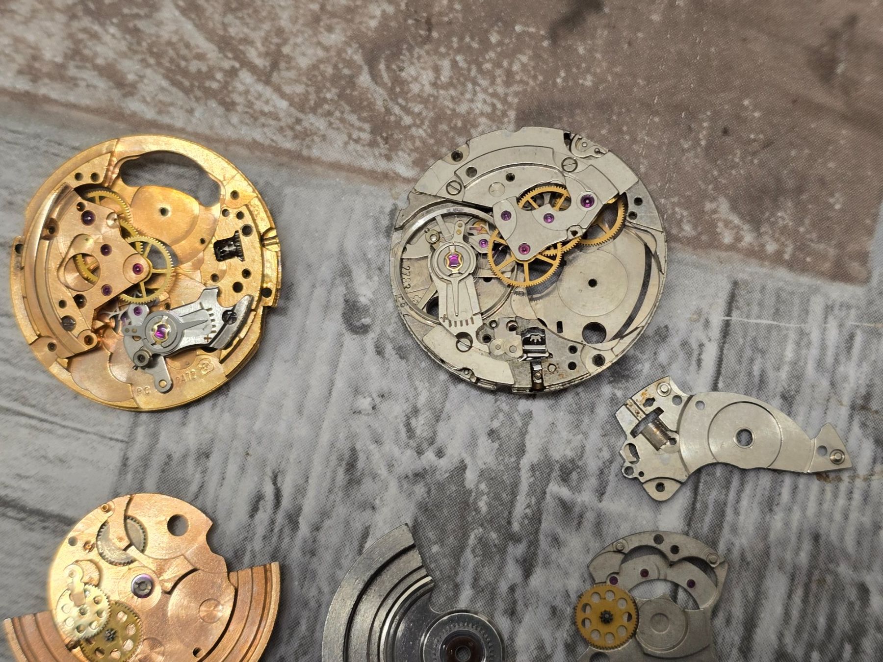 Orologi: Lot de 4 mouvements pièces détacher – Difettoso da Tramelan venduto da Nirdan 6