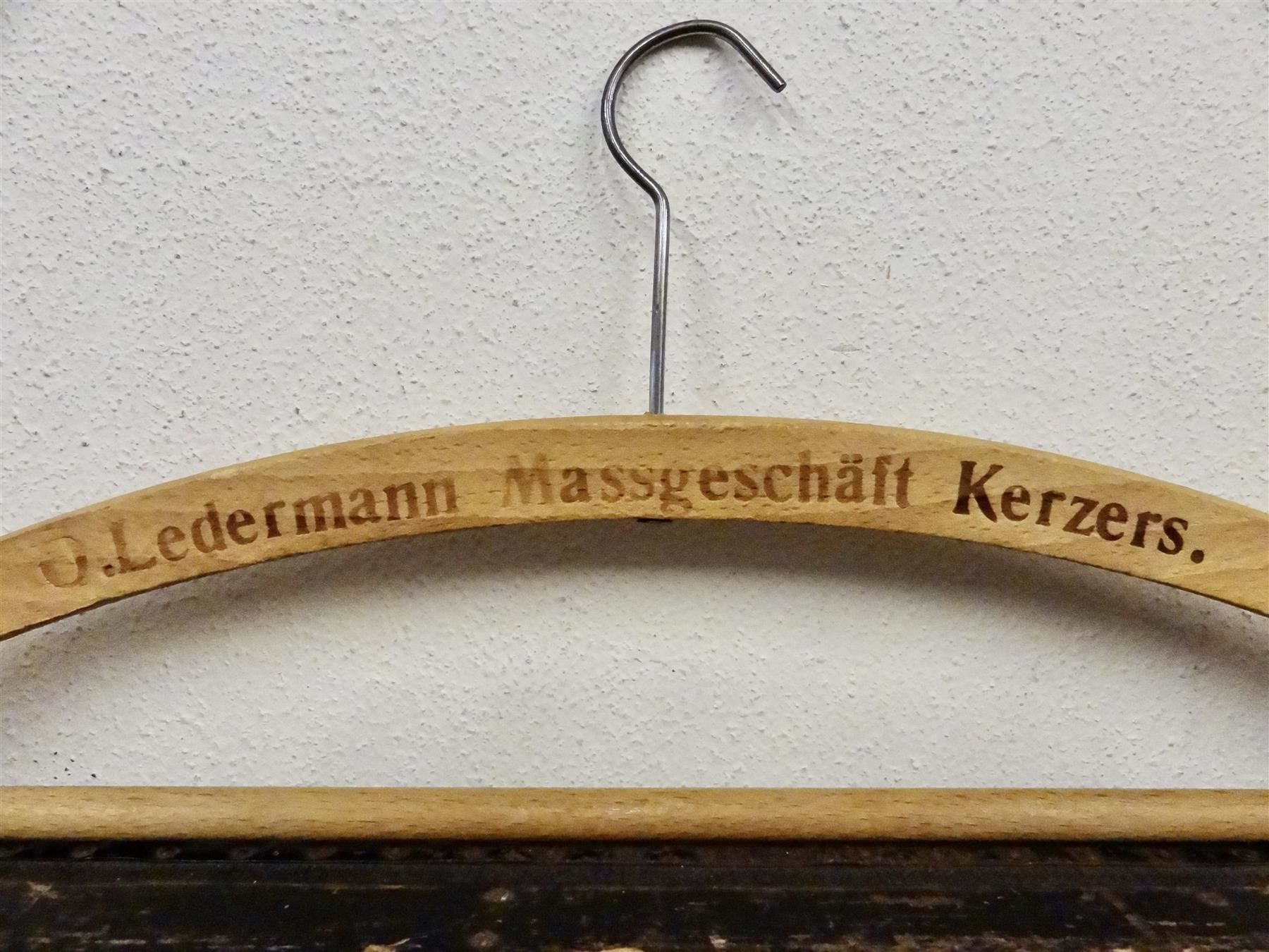 Cintres: Kleiderbügel O. LEDERMANN KERZERS – D'occasion à Kerzers par zimmergruen 1
