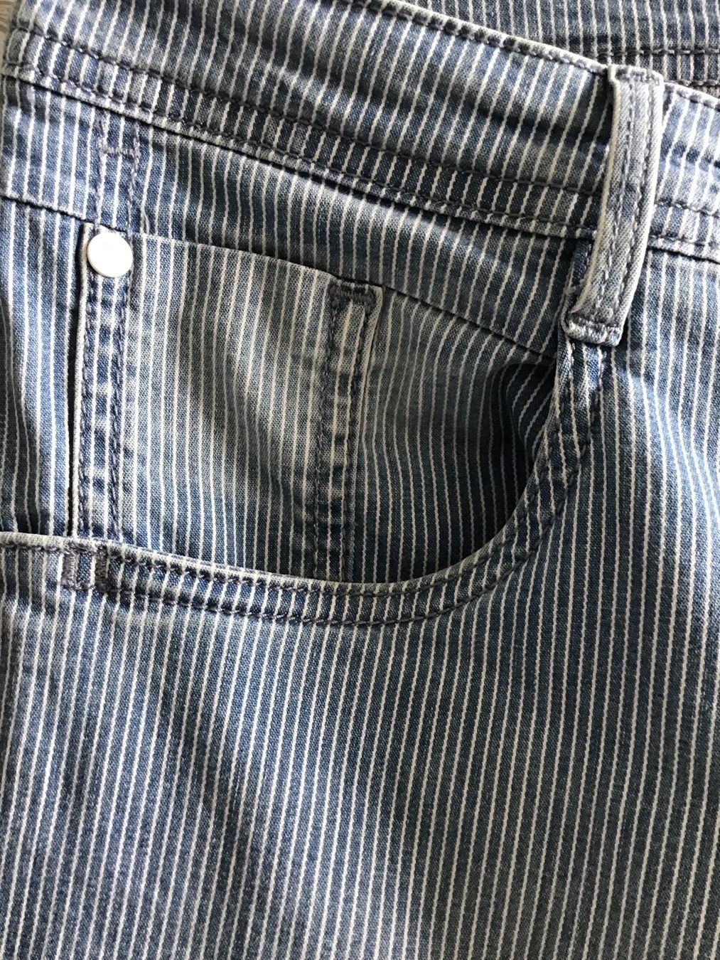 Brax Jeans: BRAX JEANS GESTREIFT BLAU WEISS – Usato da Glattfelden venduto da ire_w6h2 6
