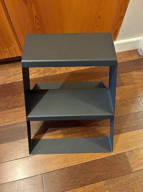 Scale: Escabeau design SPLITSTEP gris foncé/anthracite. – Usato da Genève venduto da sopz