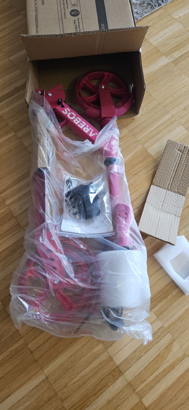 Véhicules pour enfants: Neu!!! Arebos Roller, Scooter, trotti, mit LED – Neuf avec emballage d'origine à Kappel SO par bas_nkt9 1