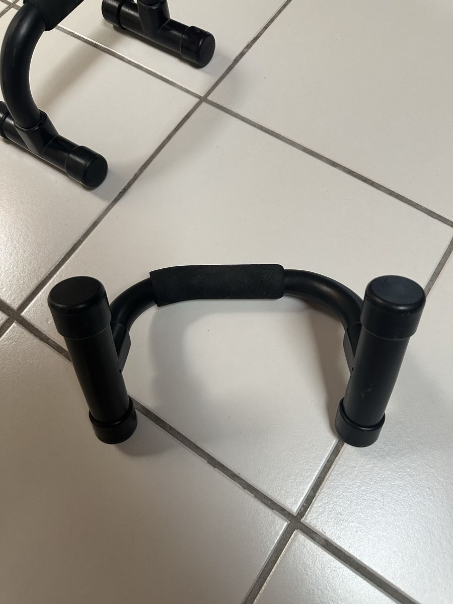 Vélos d'appartement: Push up bars black good condition exercise workout gym – D'occasion à St. Gallen par S_rnw2 1
