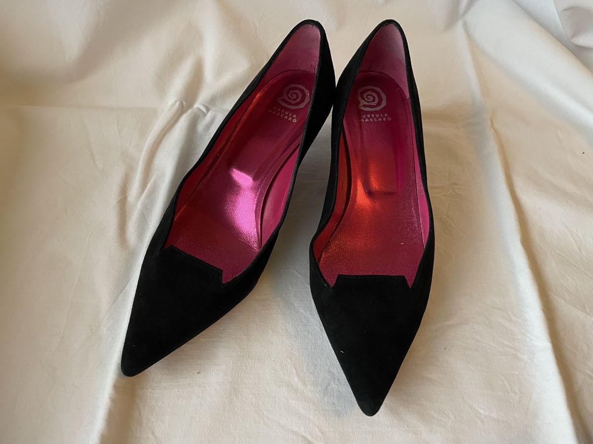 Scarpe da donna: Kittenheels - schwarze Wildleder Pumps, Grösse 38.5 – Usato da Luzern venduto da Moa09