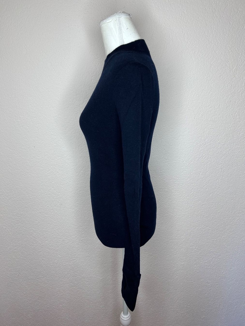 H&M Pulls & Sweat-shirts: H&M Pullover aus Wolle und Kaschmir – D'occasion à St. Gallen par look-twice 1
