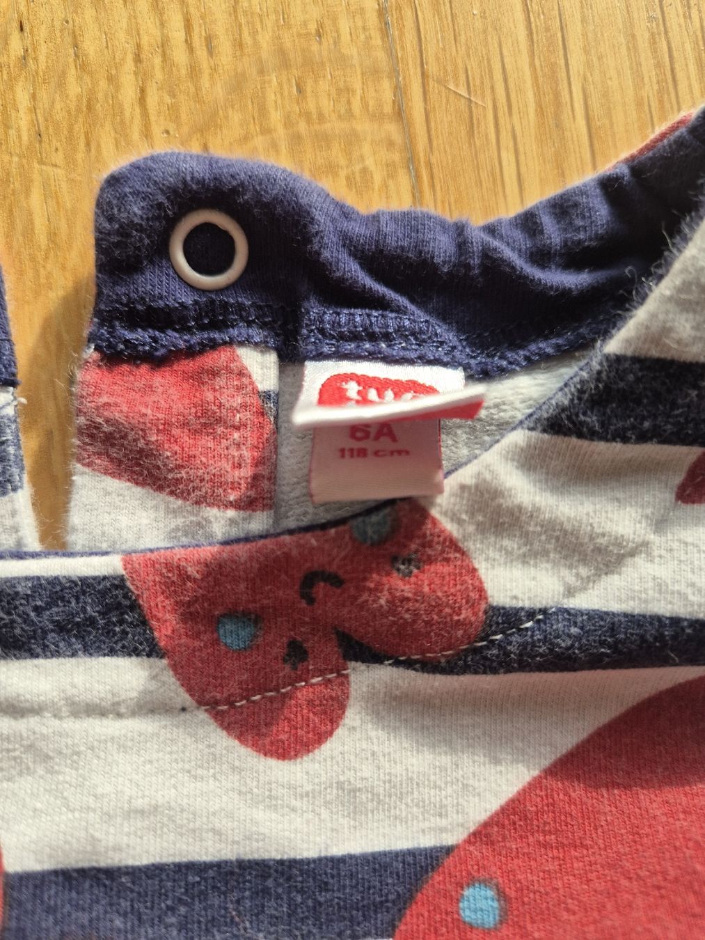 Maglioni & Felpe: Cute Sweater, striped hearts pattern,6years, 118cm – Usato da Basel venduto da and_zvv7 1