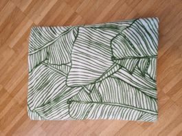 Kuscheldecke neu weisser Grund mit grünem Muster
