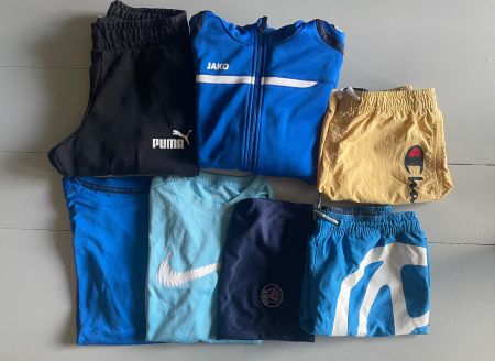 Sportklamotten & Badeshorts für Jungs 146- 158