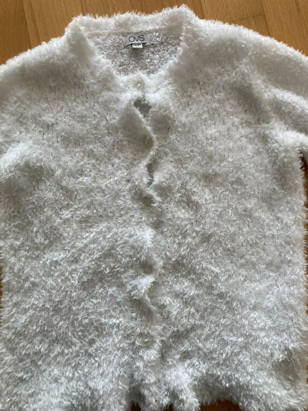 Maglioni & Felpe: Flauschiges Jäckchen mit Knöpfen "OVS" – Usato da Muttenz venduto da Juvenile33 2