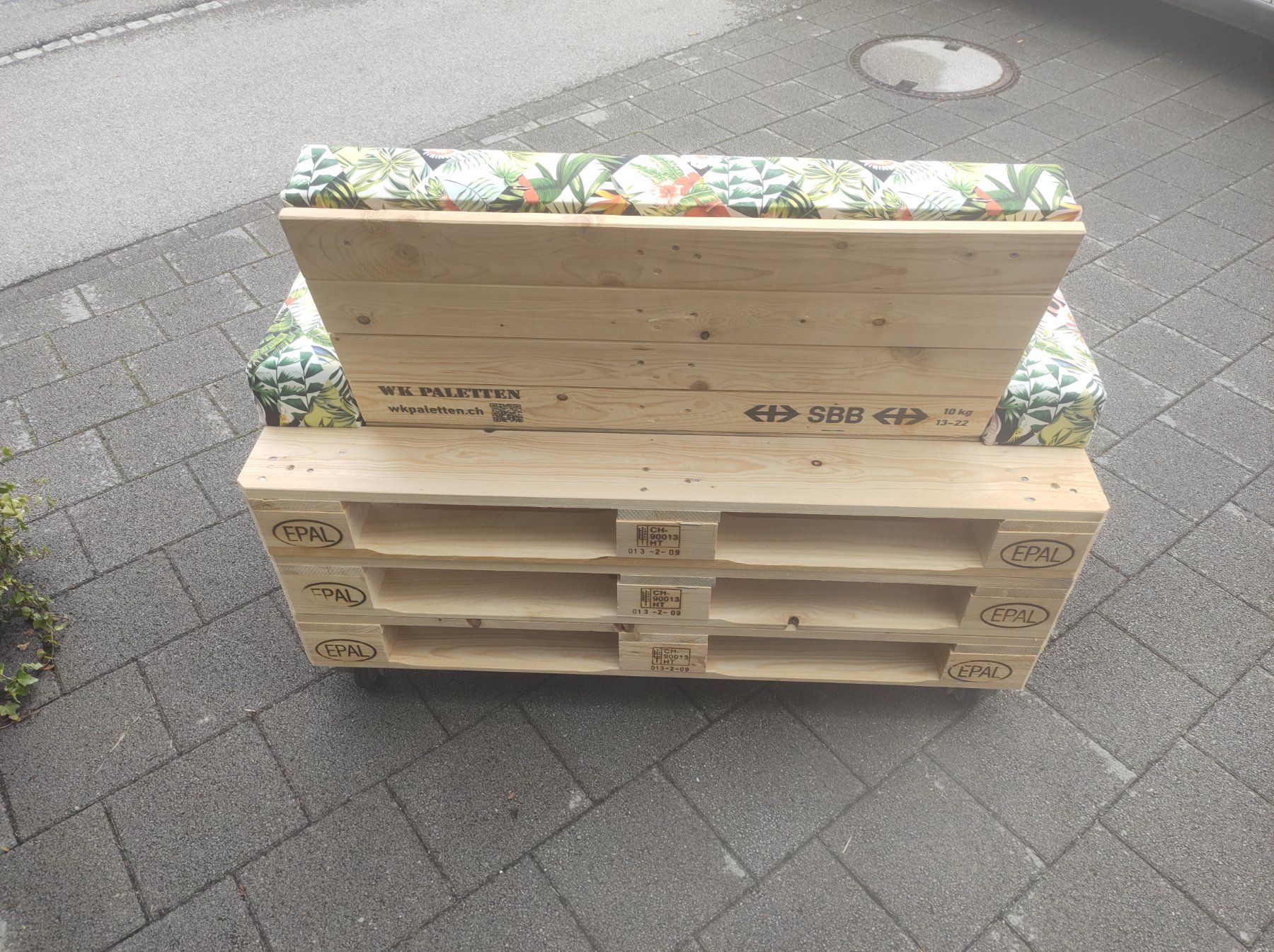 Divani: Outdoor Palletten-Sofa – Nuovo e nell'imballaggio originale da Rapperswil BE venduto da JakobInterieur 2