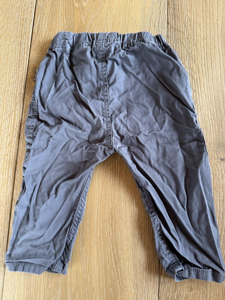 H&M Pantaloni: Graue Sommerhose Grösse 74 – Usato da Pragg-Jenaz venduto da gobrist 2