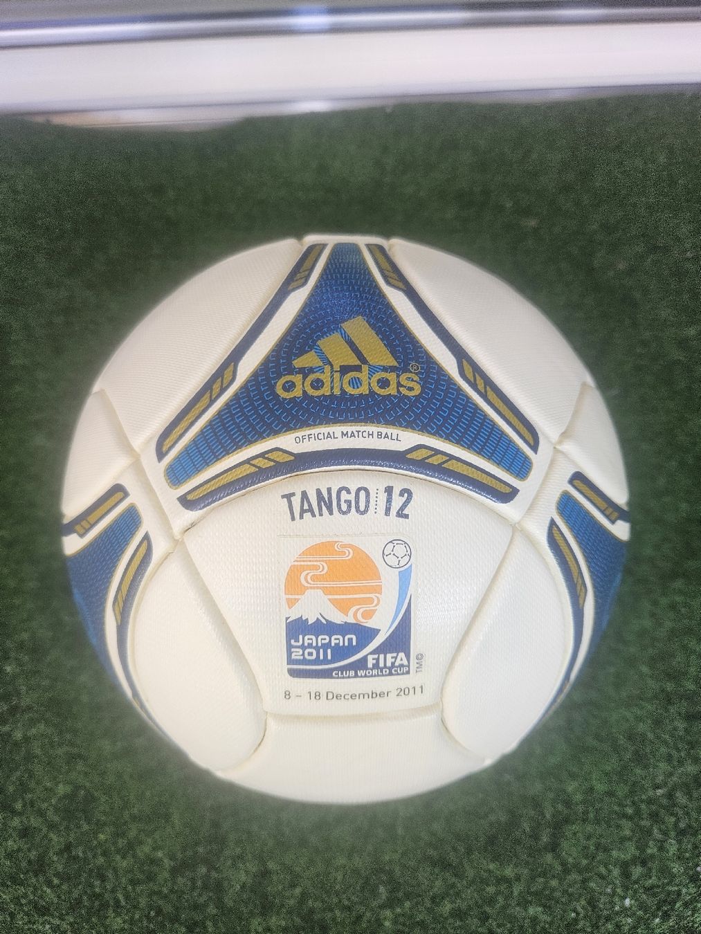 Adidas Bälle: Adidas Official Matchball Tango 12  – Defekt aus Emmenbrücke von TopGato