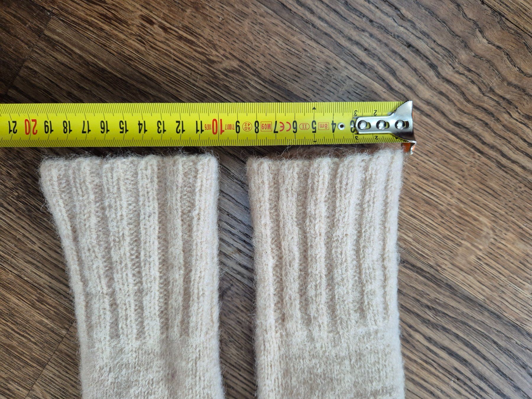Chaussettes: Handknitted 100% wool offwhite yoga socks – D'occasion à Zürich par monadiederich 1