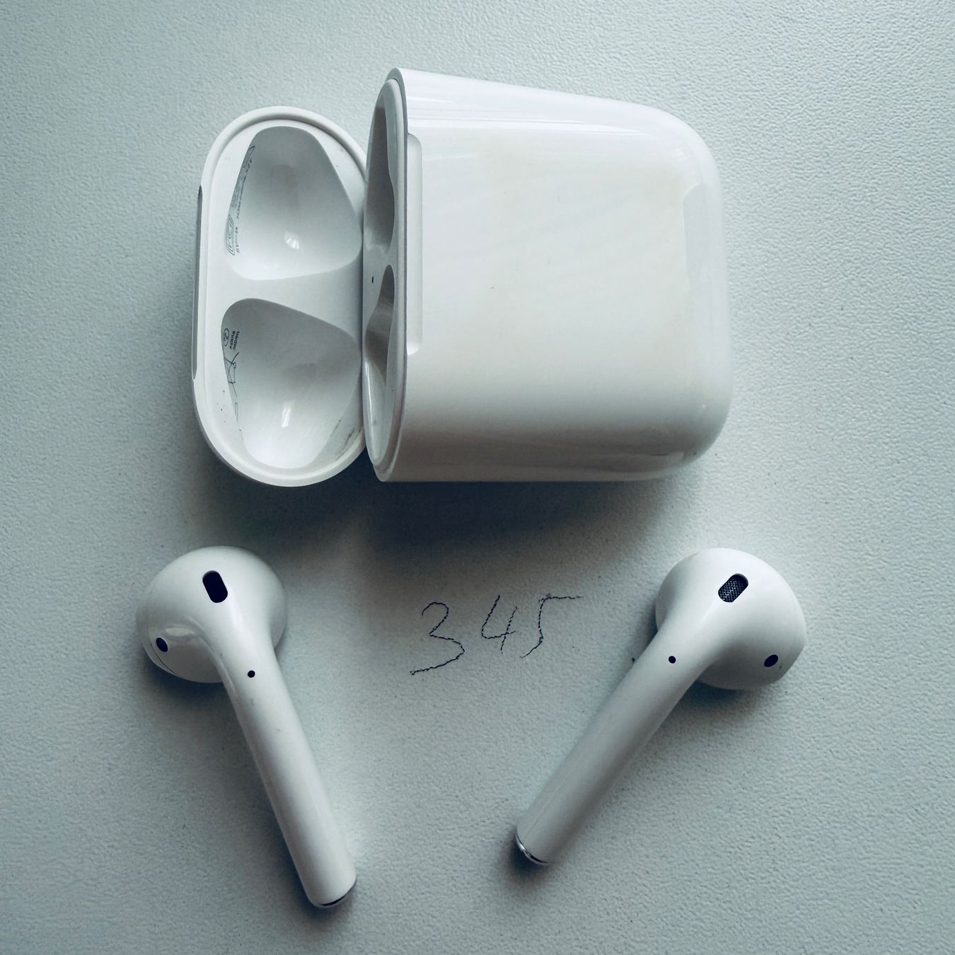 Apple Kopfhörer: Original Apple AirPods 2 Gen. Wireless Kopfhörer & Case – Gebraucht aus Basel von MY.AIRPODS.SHOP 1