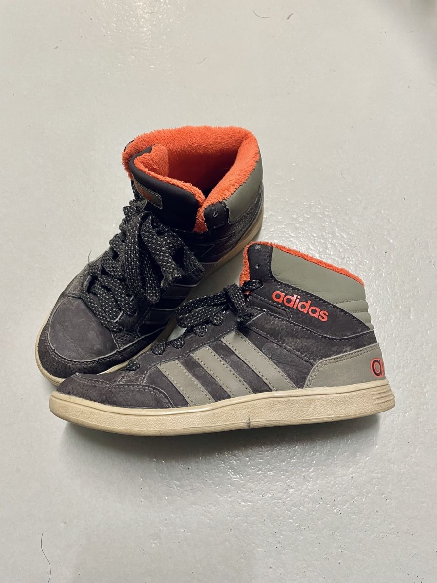 Adidas Scarpe per ragazzi: Turnschuhe Adidas, 33 – Usato da St. Niklausen LU venduto da Savlissa