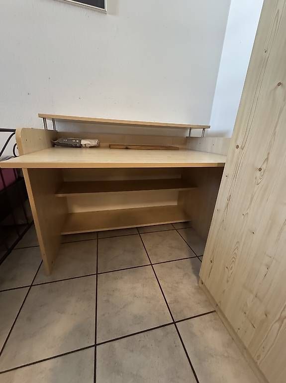 Bureaux: Schreibtisch – D'occasion à Bubendorf par sar_9dgq 1