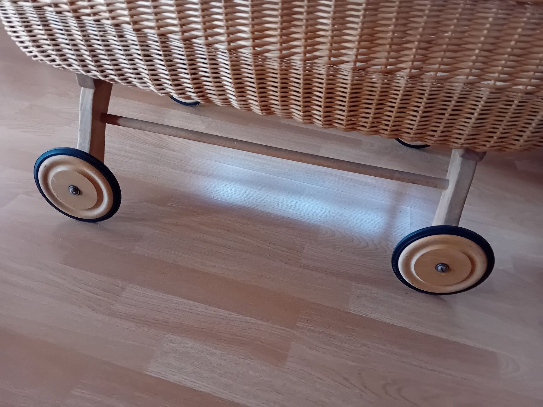 Culle: Baby Stubenwagen Weidekorb – Usato da Unterseen venduto da SaskiaGreta 1