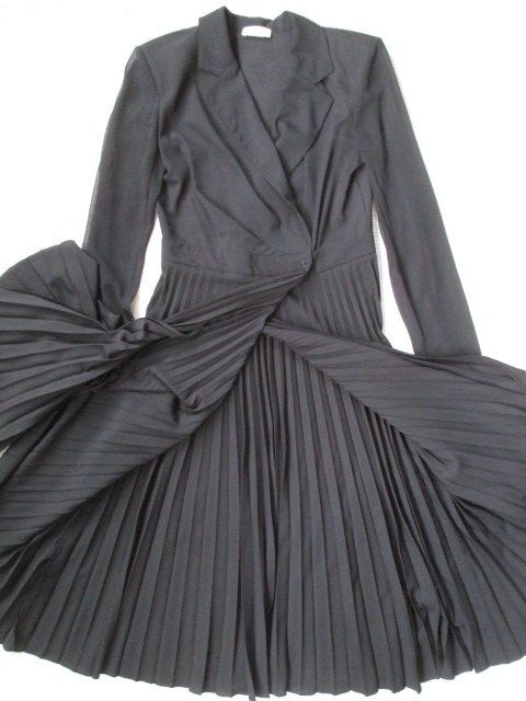 Sandro Kleider: SANDRO - Plissee Wrapover Kleid Schwarz Gr. 36 D – Gebraucht aus Wetzikon ZH von icewear 1
