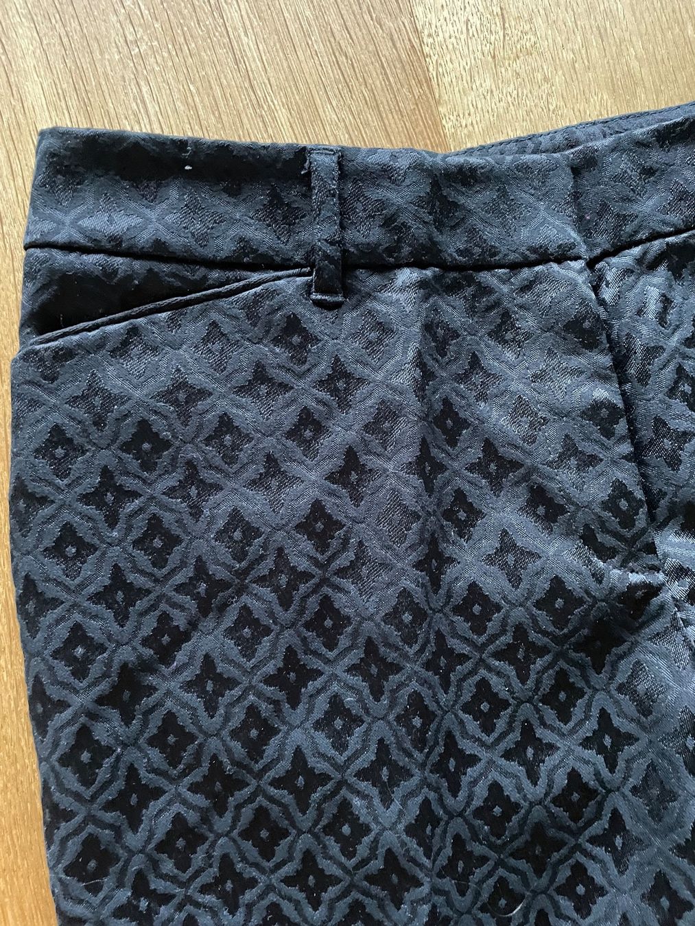 Pantaloni: 2 Hosen Damen schwarz, glänzend, Gr 40 – Usato da Hünenberg See venduto da ECLB 1