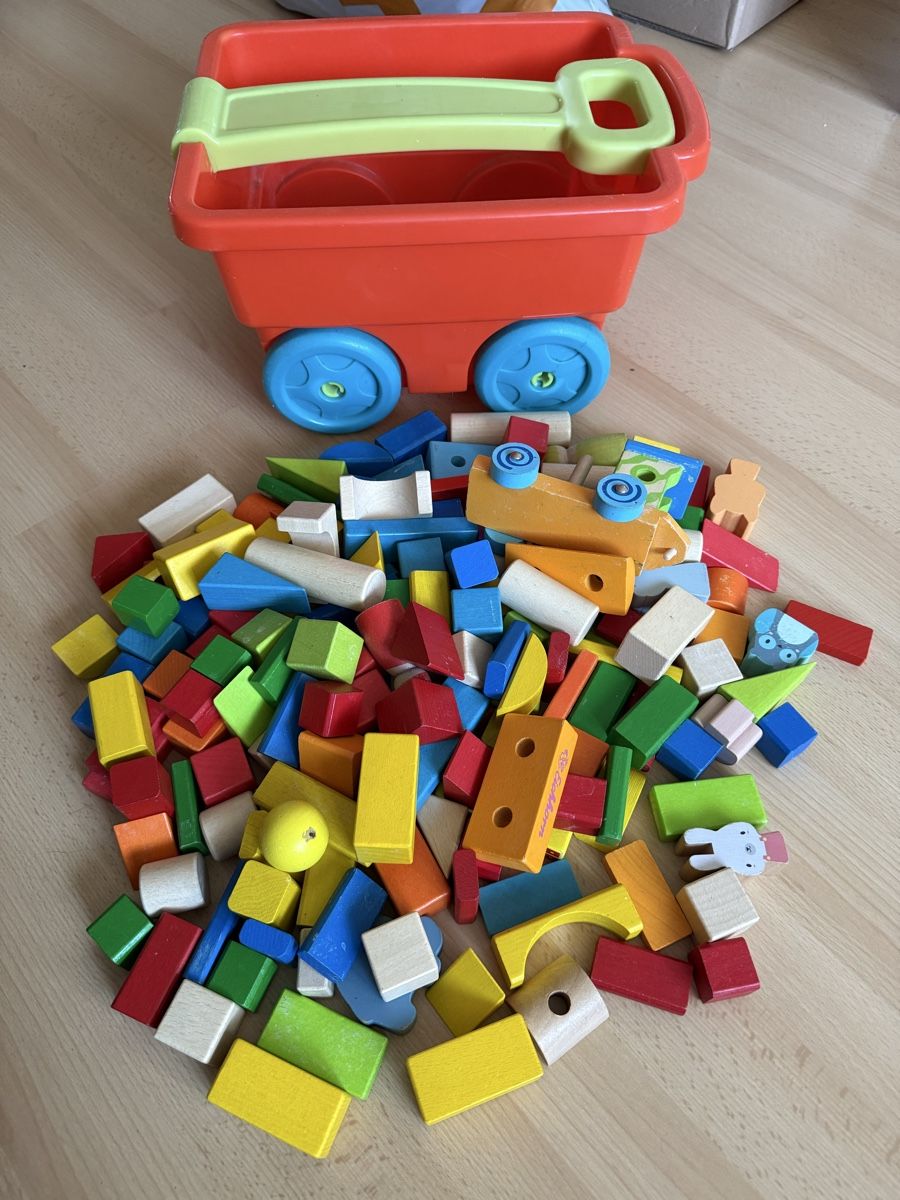 Spielzeuge: Holzbausteine mit Wagen – Gebraucht aus Lustmühle von lau_c8jt