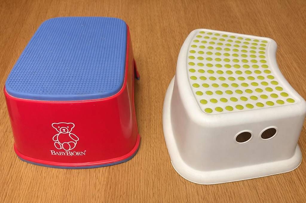 Hocker: 2x Kinder Tritthocker  BabyBjörn & IKEA – Gebraucht aus Schänis von patrickangehrn 2