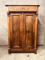 Antiker Holzschrank / Buffetschrank  massiv & dekorativ