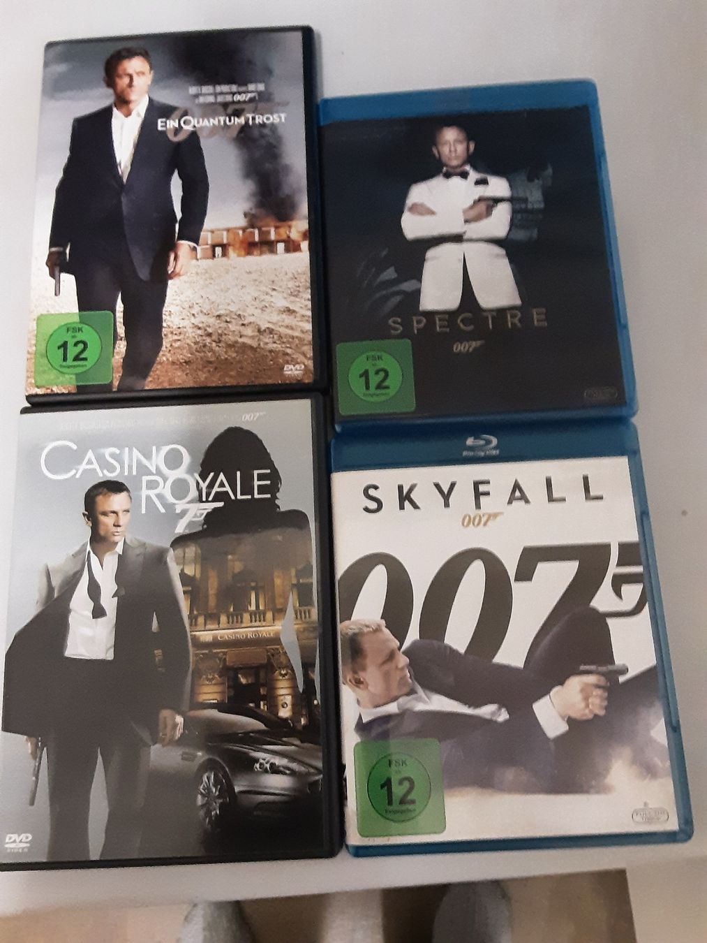 Tutti i DVDs: 4 Bond Filme – Nuovo (secondo la descrizione) da Dübendorf venduto da dedue