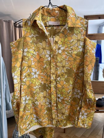 Floral shirt with cut shoulder