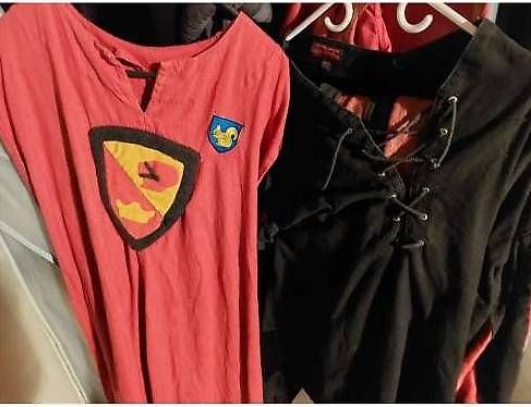 Costumi: À vendre des costumes médiévaux, – Usato da Fribourg venduto da jfbaeriswyl1 2