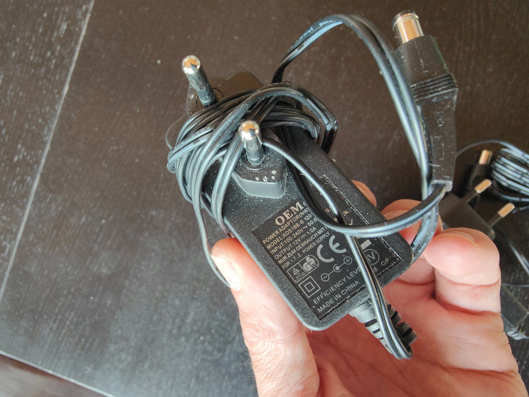 Caricabatterie: 2x Netzadapter gebraucht – Usato da Adelboden venduto da TheOppositeSuperGreg 2