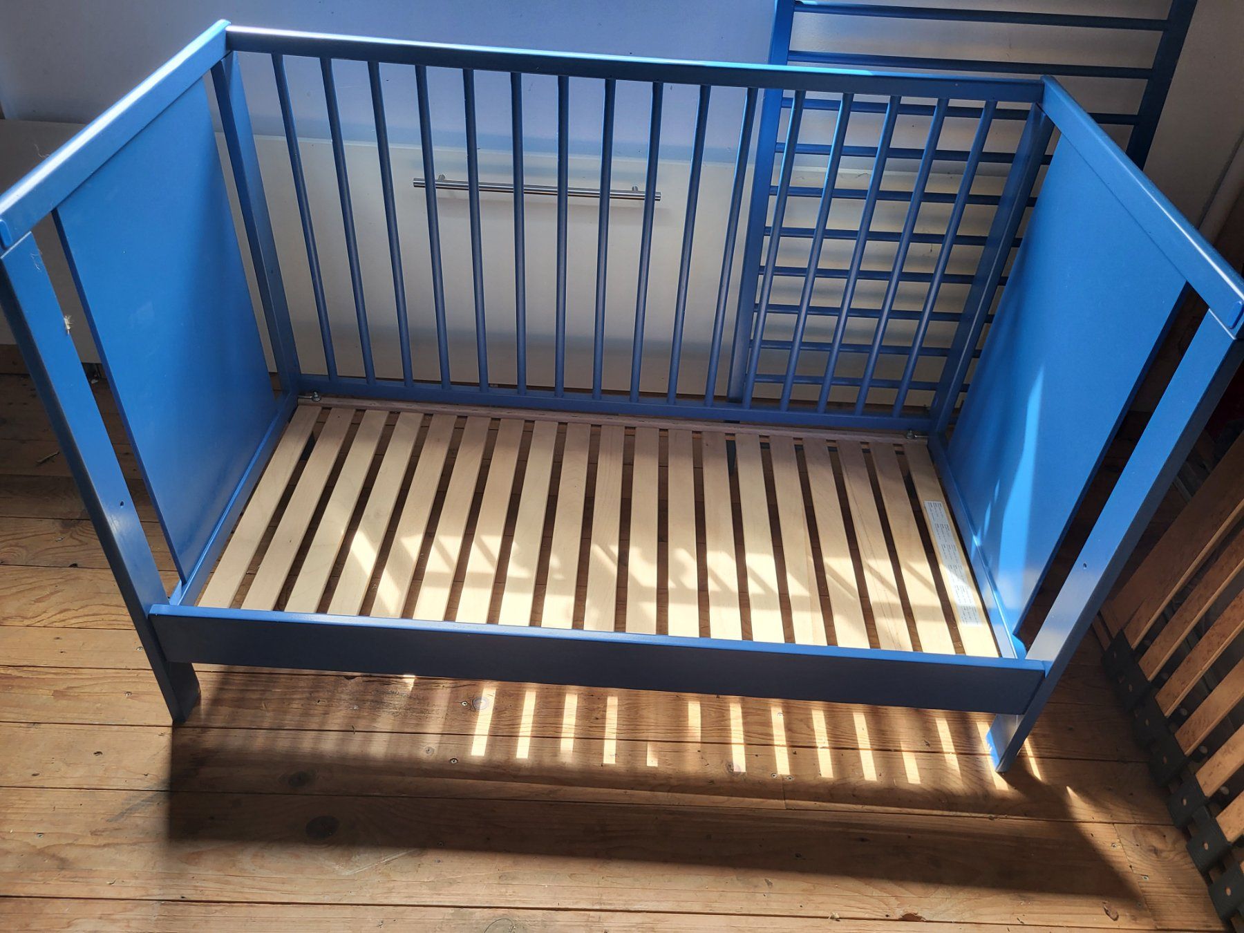 Ikea Letti: Kinderbett IKEA Buche, blau lackiert – Usato da Hägglingen venduto da Leh_nini 1