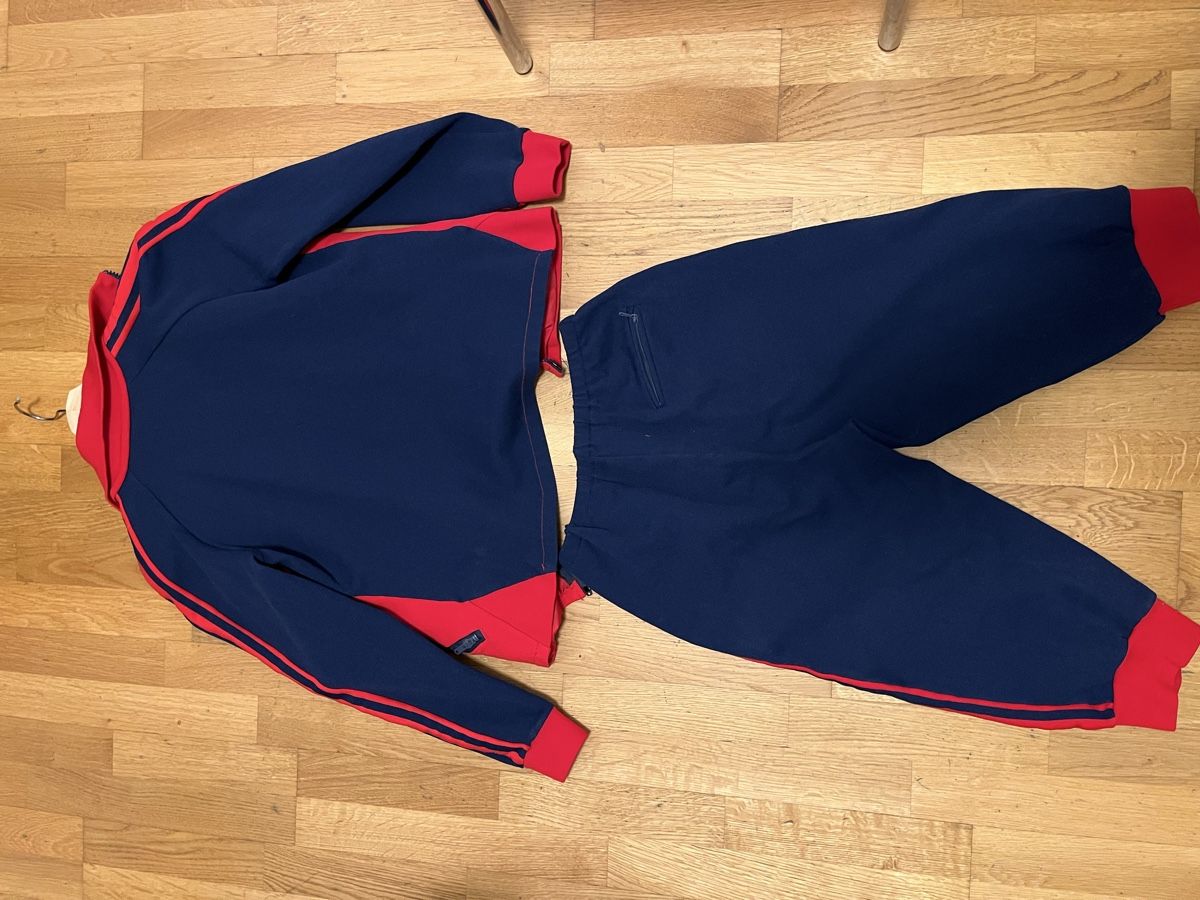 Lotti & Set di vestiti: Kinder retro Trainer/Langlauf Dress – Usato da Bern venduto da mat_52rl 1