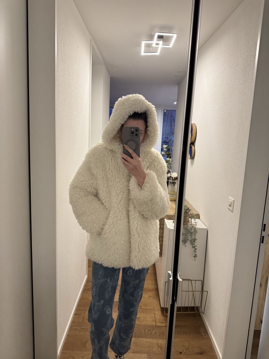 Zara Giacche: ZARA Teddyfell Jacke mit Kapuze, Grösse M – Usato da Tann venduto da Carolinekne 2