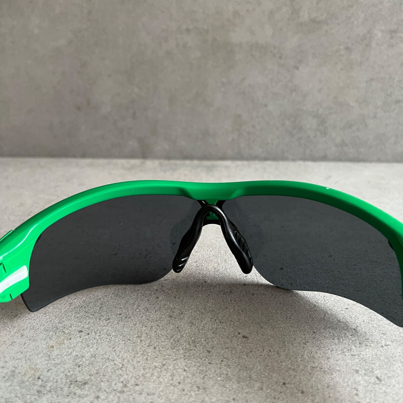 Oakley Occhiali & Lenti: 2000s Oakley Radarlock Vintage Sunglasses – Usato da Bern venduto da shoprestoredvintage 3