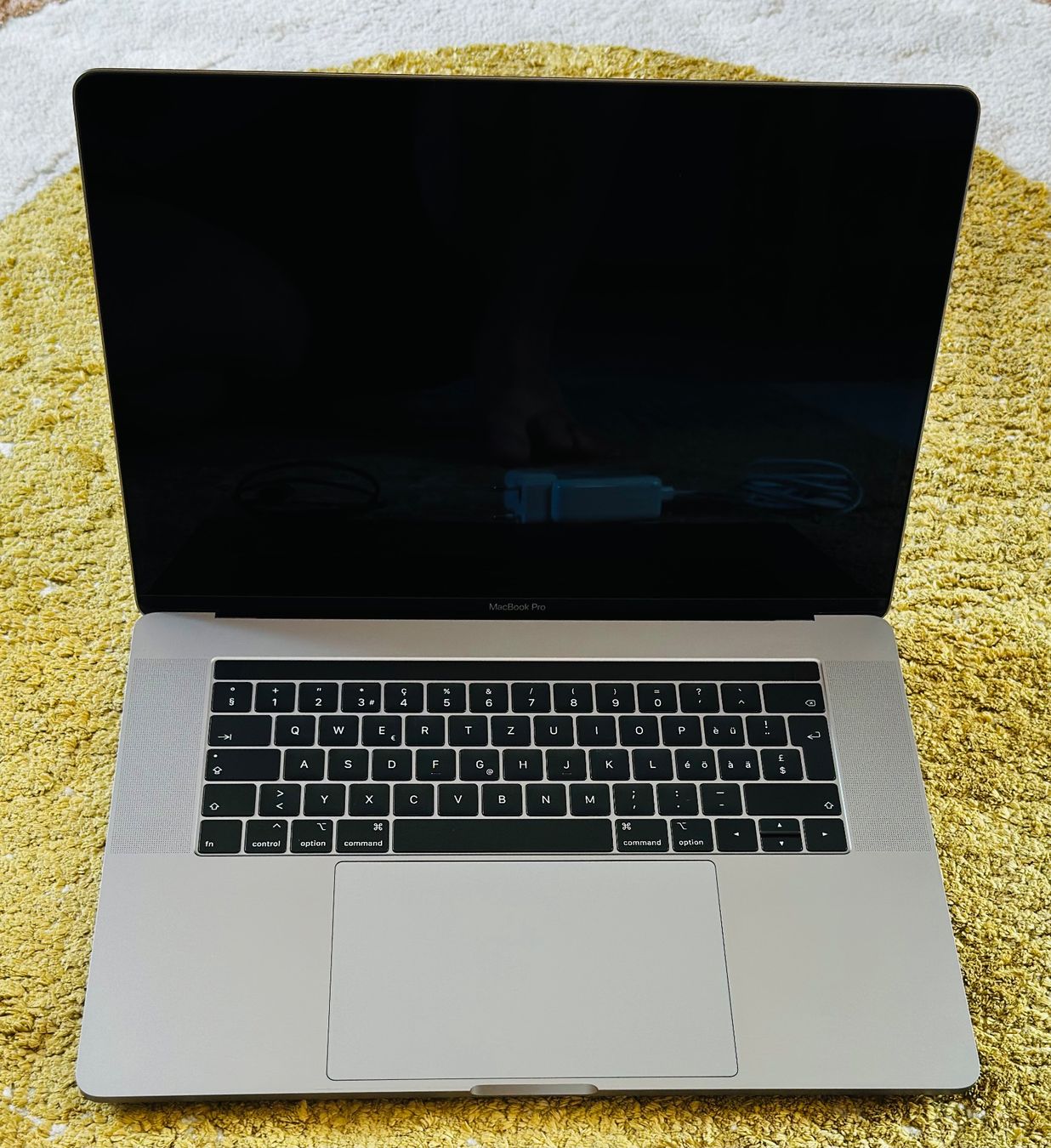 Apple Notebook: A vendre, MacBook Pro 15" Touch Bar – Usato da Boudry venduto da Pierre-Alain2017
