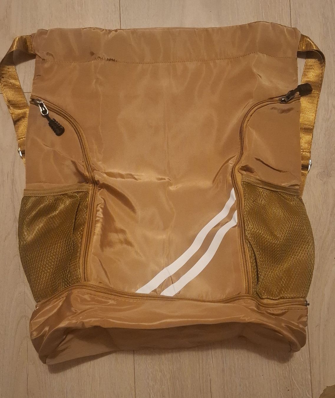 Rucksäcke: Sac sport doré  – Neu und originalverpackt aus Meyrin von Maribel81