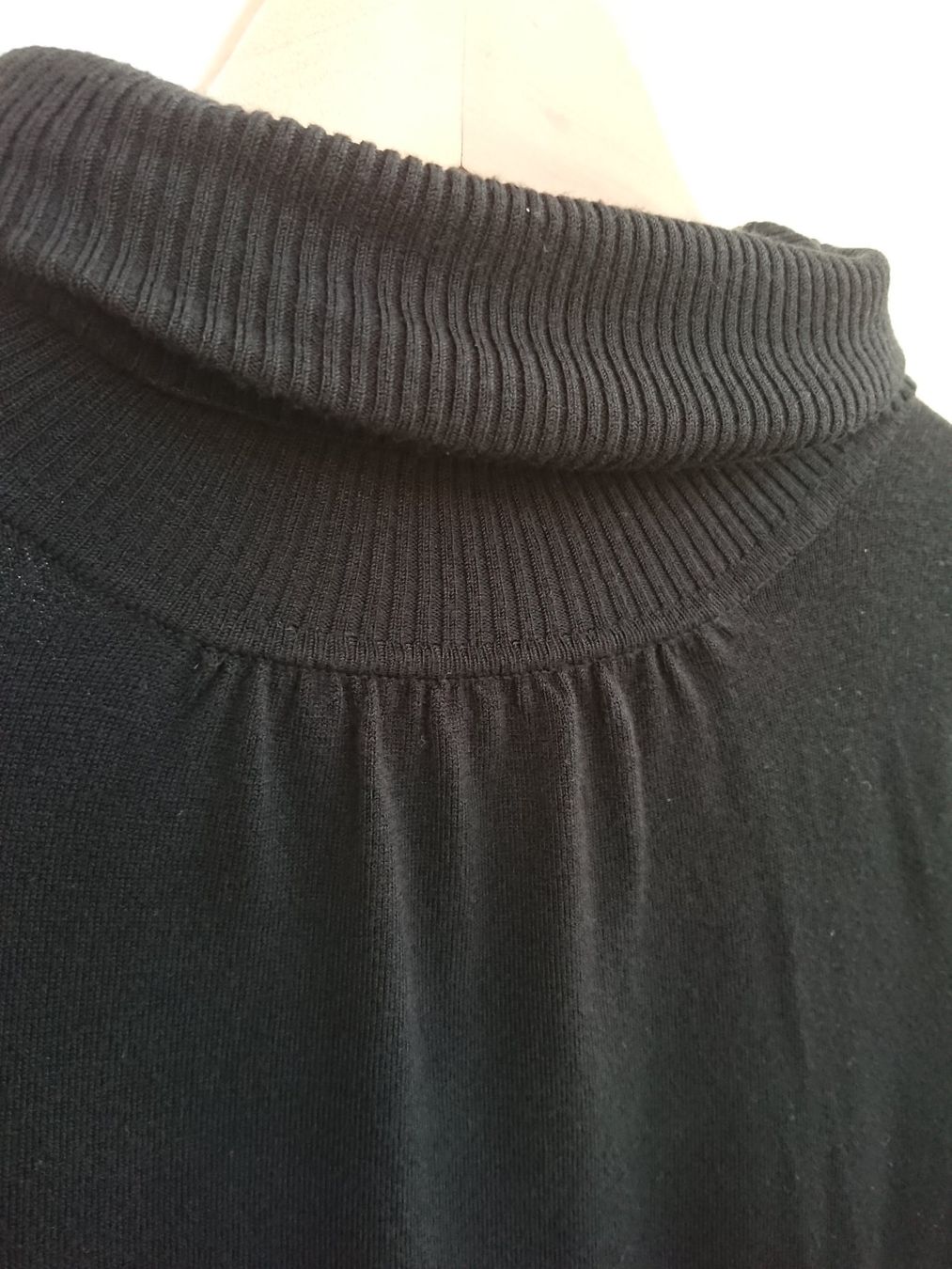 H&M Maglioni & Felpe: Damen kurzarm Rollkragen Pullover H&M Gr. XS Schwarz – Usato da Hallau venduto da CHACLA 1