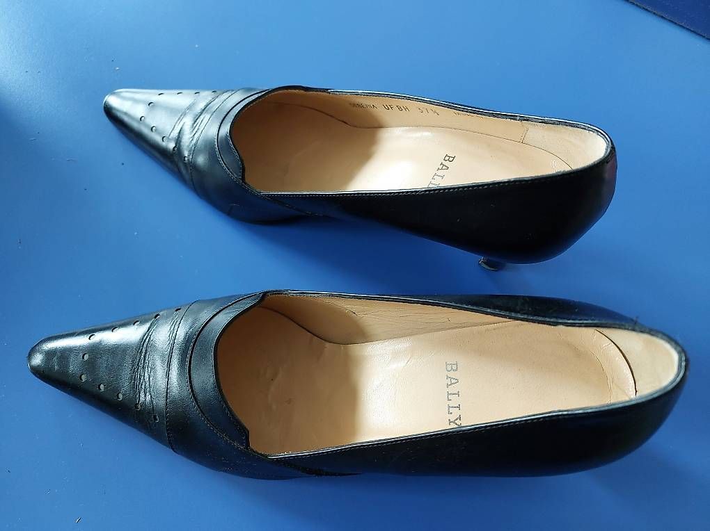 Scarpe da donna: Schwarze Glattleder Pumps von Bally – Usato da Luzern venduto da was_d7mx 4