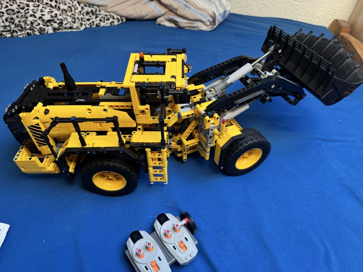 Lego Kit di costruzioni: Lego Technic 42030 Volvo Radlader – Usato da Breitenbach venduto da D4RIO99 5