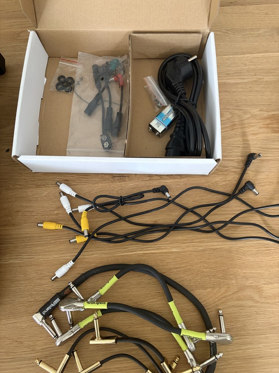 Instruments de musique: Pedalboard mit Netzteil und Pedals – D'occasion à Dällikon par Jonathan003 6