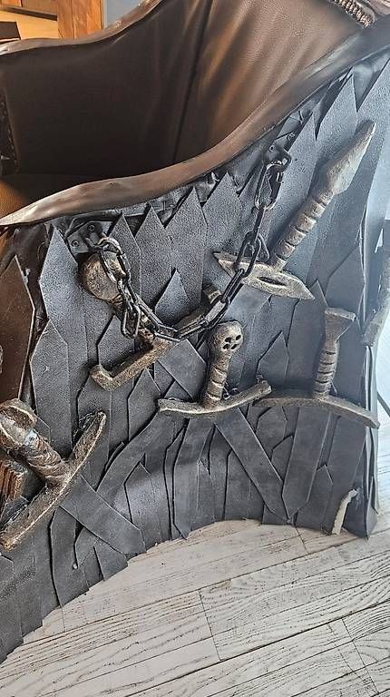 Camini: GAMES OF THRONES "Nachbau des Eisernen Throns" – Usato da Knutwil venduto da beedle 3