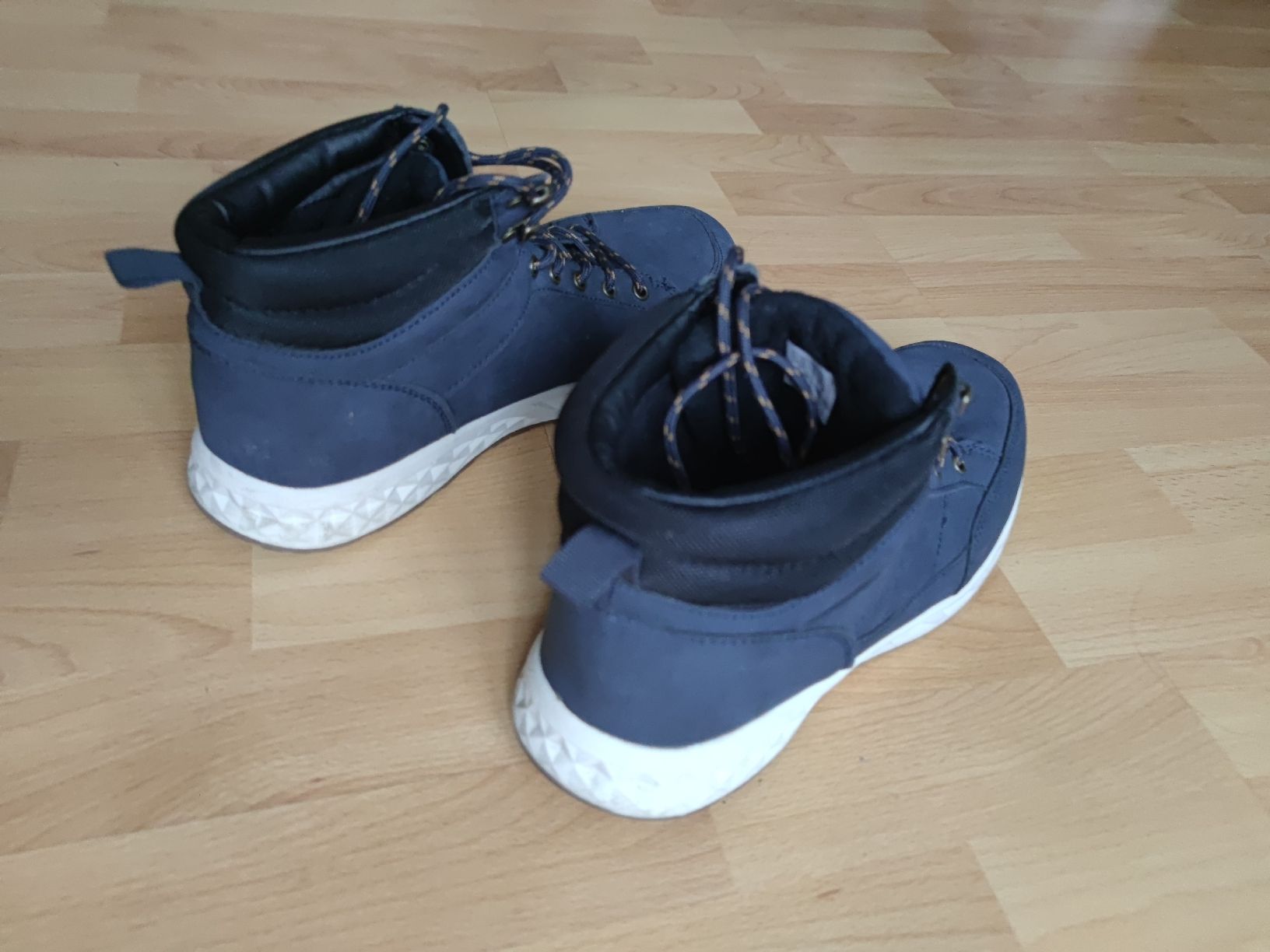 Scarpe da uomo: Winter Schuhe 46 Größe – Usato da Meggen venduto da Malecifent 8