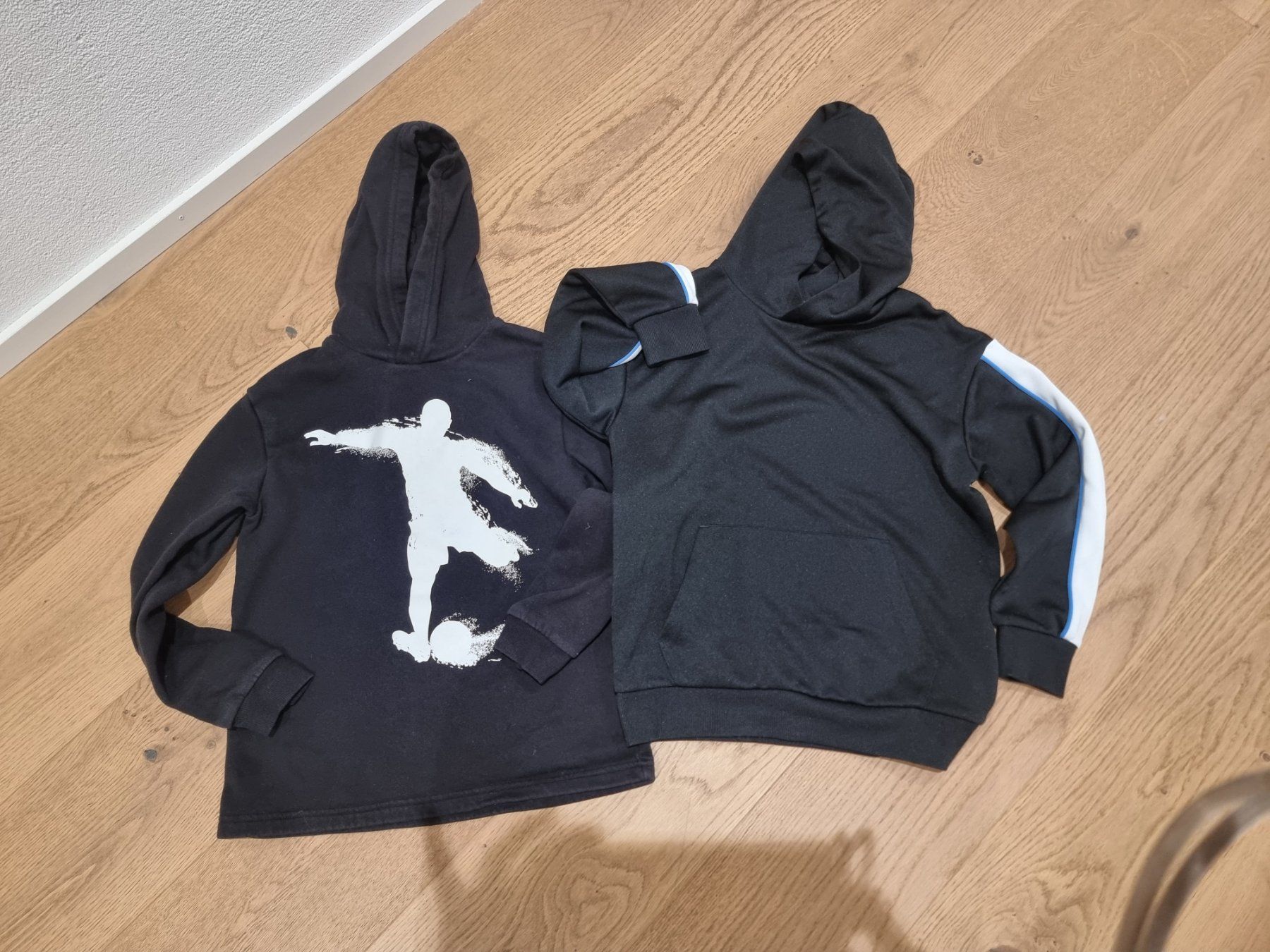 H&M Maglioni & Felpe: 2 H&M Kapuzenpullover, 134/140 – Usato da Buttikon SZ venduto da Limo180