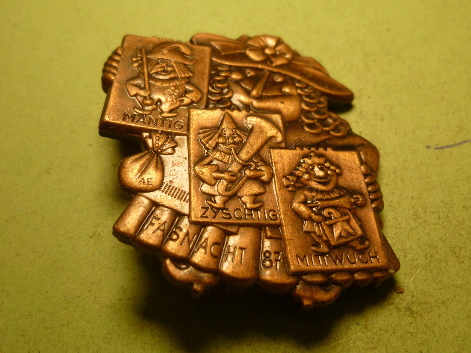 Plaketten & Abzeichen: BASEL 1987 BRONZE – Gebraucht aus Ried (Muotathal) von Mandarin02