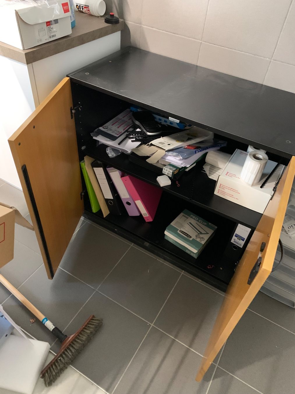 Cassettiere: commode de bureau – Usato da chêne-bougeries venduto da Time-Gallery 1