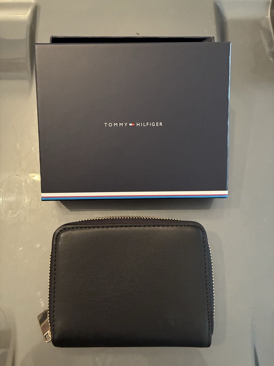 Tommy Hilfiger Portamonete: Portefeuilles Tommy Hilfiger noir – Nuovo e nell'imballaggio originale da Brent venduto da miloune 1