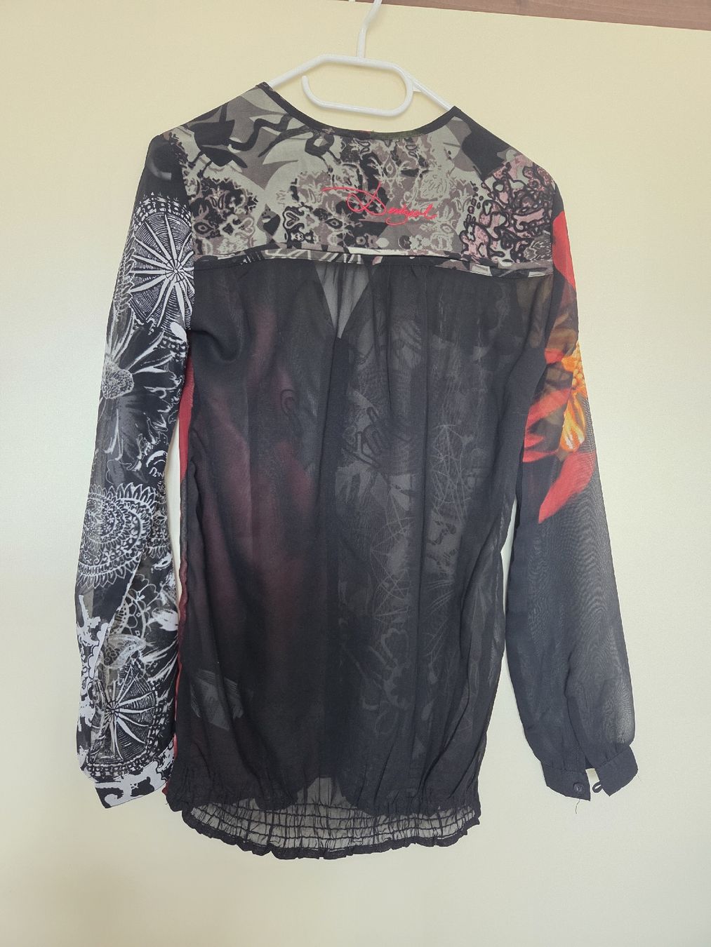 Desigual Camicette: Chemisier Desigual – Usato da Delémont venduto da HappyGirl 1