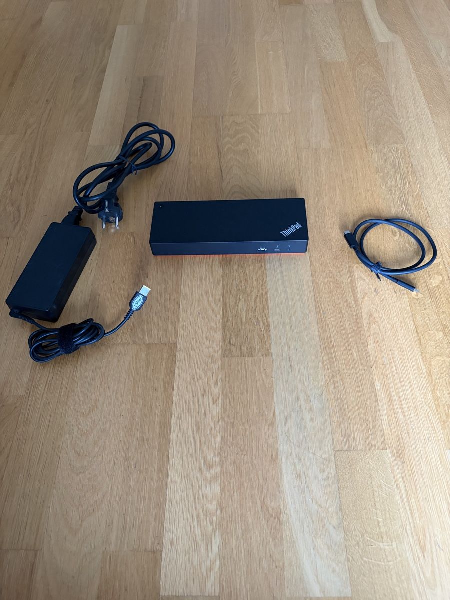 Lenovo Docking station: Lenovo Thunderbolt 3 Workstation Dock Gen 2 | 135 W – Usato da Regensdorf venduto da WetTowel42 2