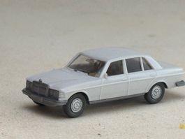 VE1- Wiking Mercedes 240 D altweiss