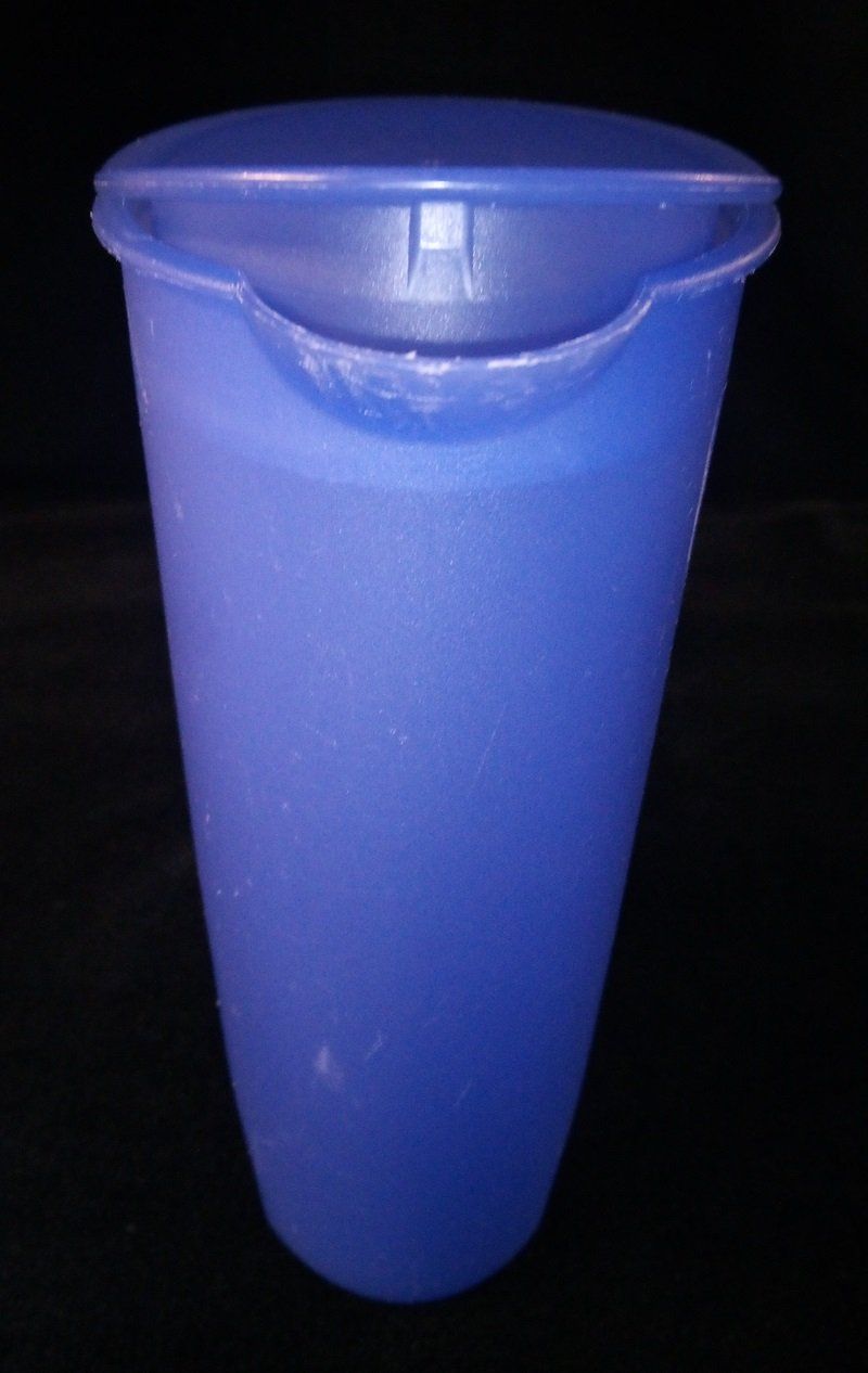 Tupperware Behälter & Ähnliches: TUPPERWARE Getränkekrug mit Deckel 1 L in Blau – Gebraucht aus Werdenberg von EXA-Secondhand 1